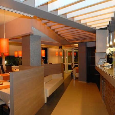 סנדנסקי Hotel Avis מראה חיצוני תמונה