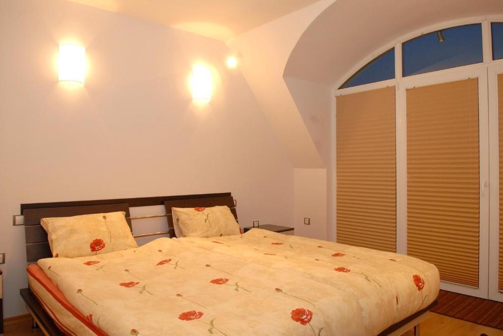 סנדנסקי Hotel Avis מראה חיצוני תמונה