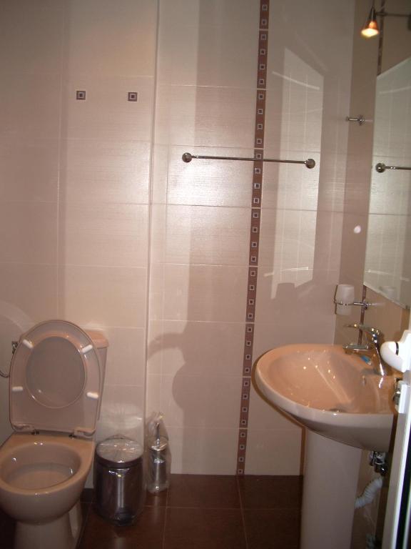 סנדנסקי Hotel Avis מראה חיצוני תמונה