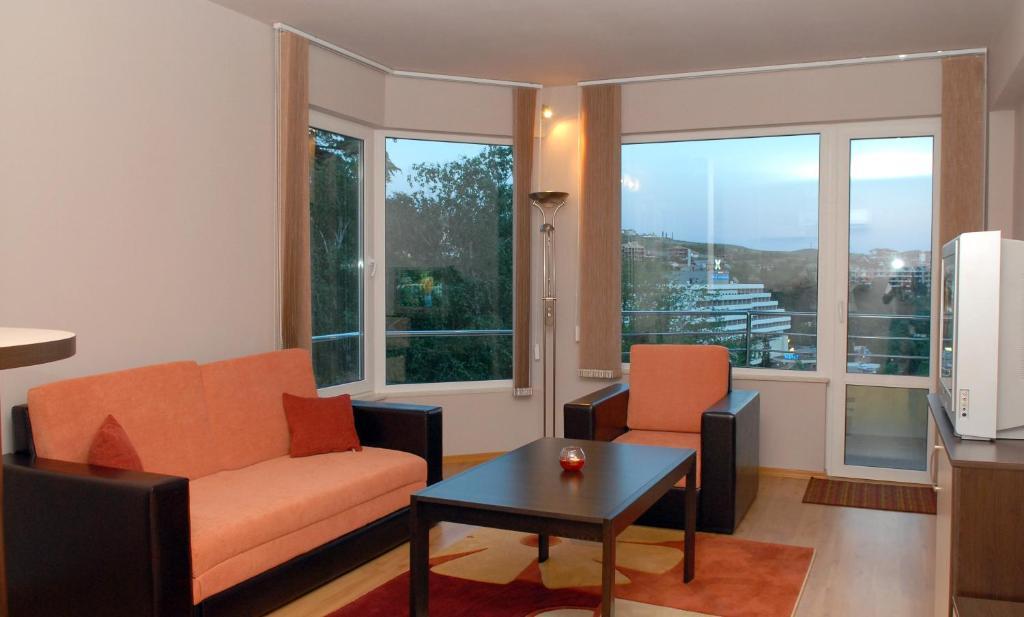סנדנסקי Hotel Avis מראה חיצוני תמונה