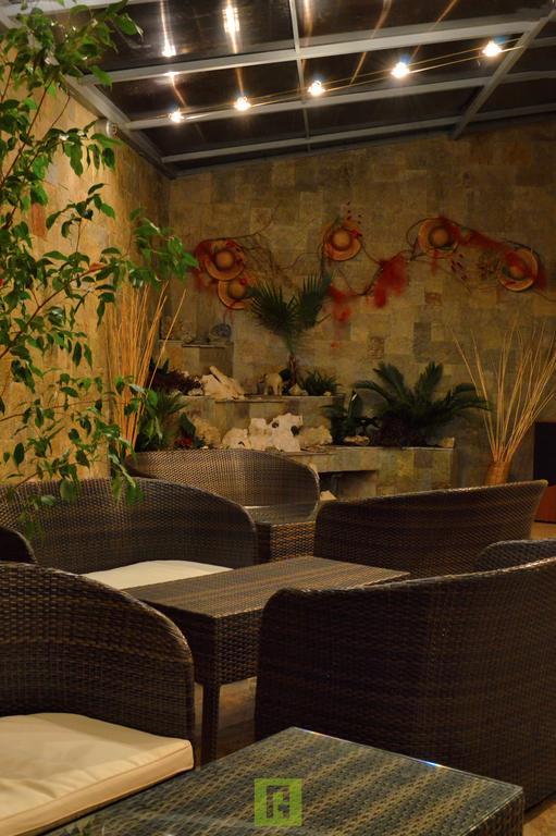 סנדנסקי Hotel Avis מראה חיצוני תמונה
