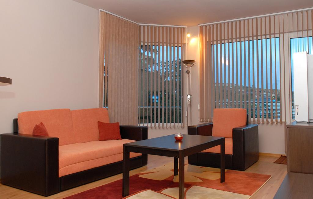 סנדנסקי Hotel Avis מראה חיצוני תמונה
