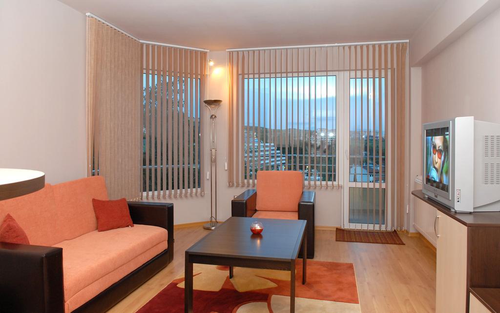 סנדנסקי Hotel Avis מראה חיצוני תמונה